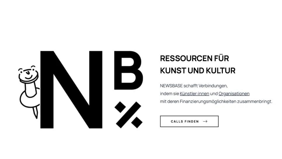Logo mit stilisiertem Buchstaben "NB" und lächelndem Daumen. Text: "Ressourcen für Kunst und Kultur".