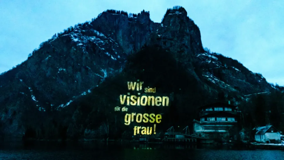 Wir sind Visionen für die große Frau, Projektion : starsky, Traunstein