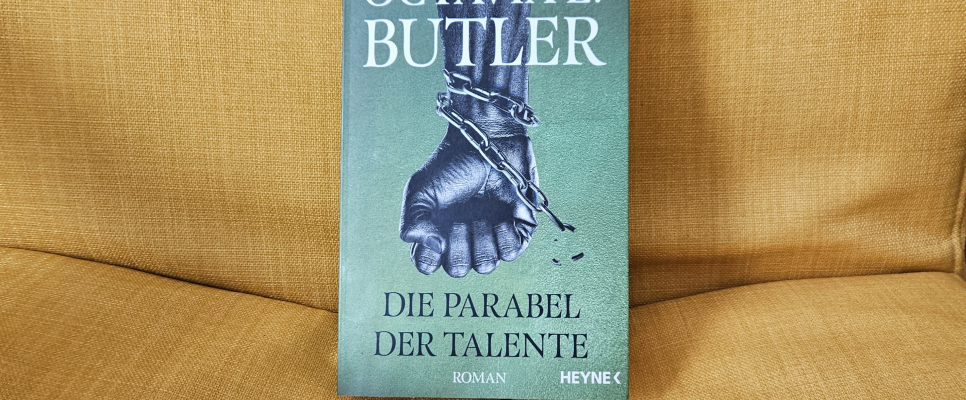 Buchcover von "Die Parabel der Talente" von Octavia E. Butler auf gelbem Hintergrund.