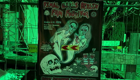 Grafikposter, grün beleuchtet: Zombies neben Totenschädeln, Werbung für Festival.