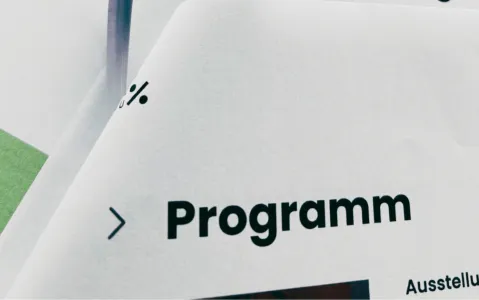 Ausschnitt eines Programmdokuments mit großem Text "Programm".