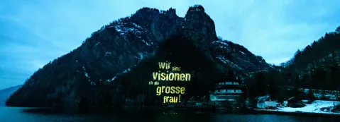 Wir sind Visionen für die große Frau, Projektion : starsky, Traunstein