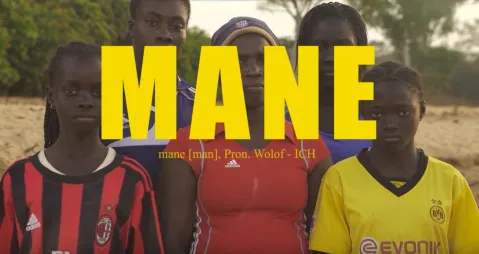 Fünf Personen in bunten Sporttrikots, gelber Schriftzug "MANE".