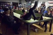 Foto: Performance Oval Office Kunstuni Linz