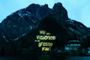 Wir sind Visionen für die große Frau, Projektion : starsky, Traunstein