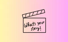 Filmklappe mit "What's your story?" auf pastellfarbenem Hintergrund.