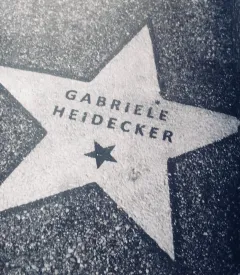 Stern mit der Aufschrift "Gabriele Heidecker" auf Gehweg.